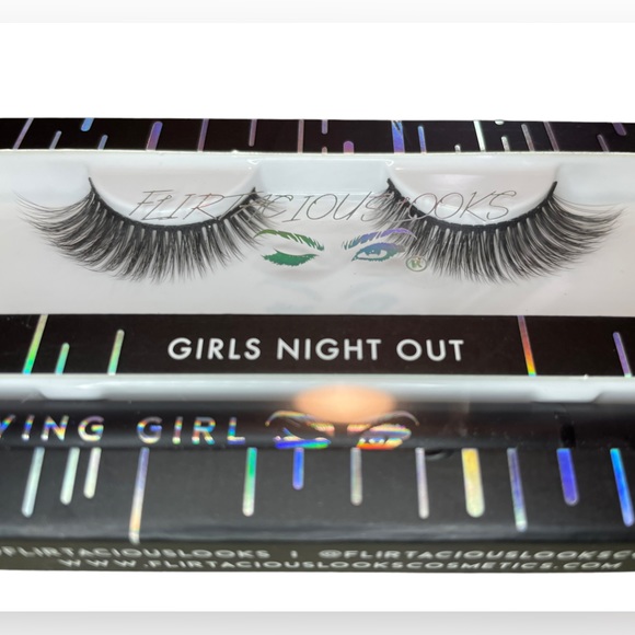 Flirtacious Looks Cosmetics Girls Night Out Falsies Lash Kit - Picture 3 of 6